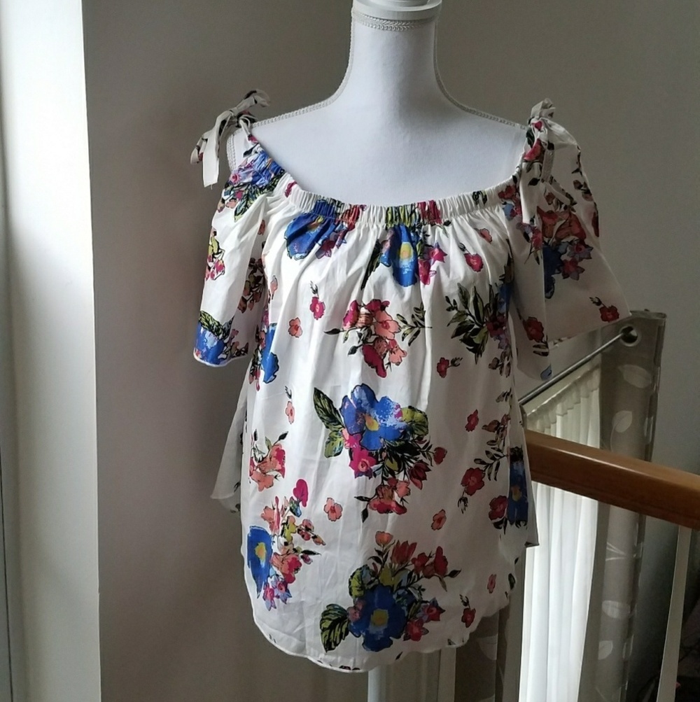 Floral Cold Shoulder Top Size M NWOT